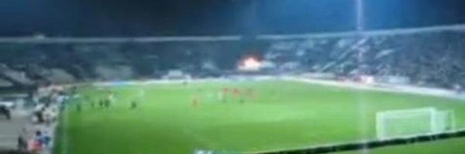 Een brand in het AZ-stadion. © Twitter