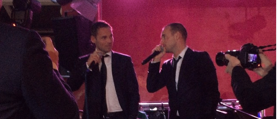 Wesley Sneijder zingt een lied